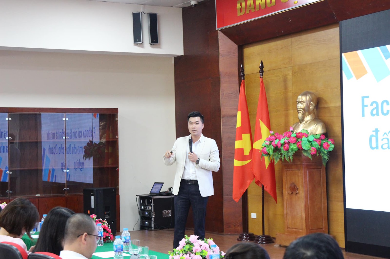 CEO BotX Bùi Thanh Thịnh chuyên gia về nguyên liệu quảng cáo tại Việt Nam