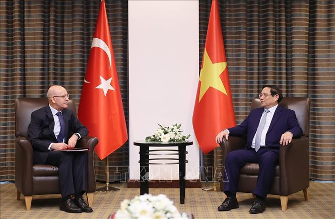 Thủ tướng Phạm Minh Chính tiếp Bộ trưởng Ngân khố và Tài chính Thổ Nhĩ Kỳ Mehmet Simsek. Ảnh: Dương Giang/TTXVN