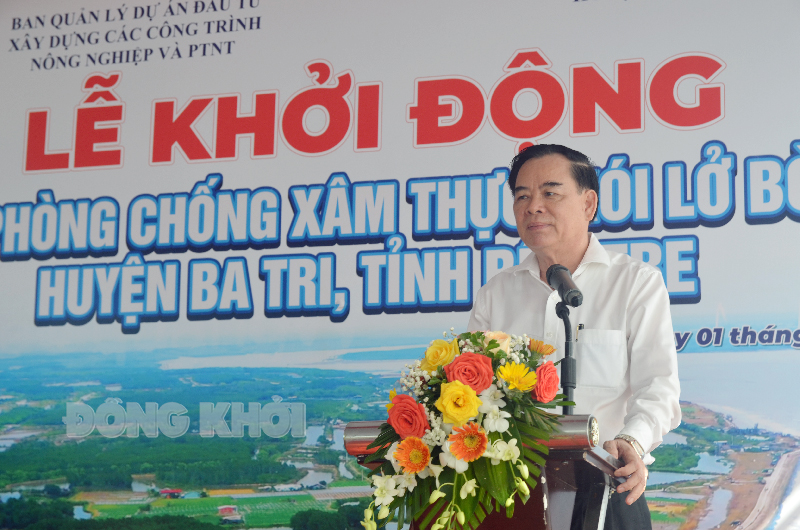 Chủ tịch UBND tỉnh Trần Ngọc Tam phát biểu tại buổi lễ.