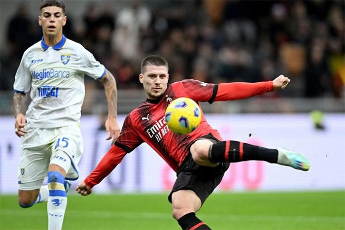 AC Milan tiếp tục đua vô địch Jovic có bàn thắng đầu tiên cho AC Milan