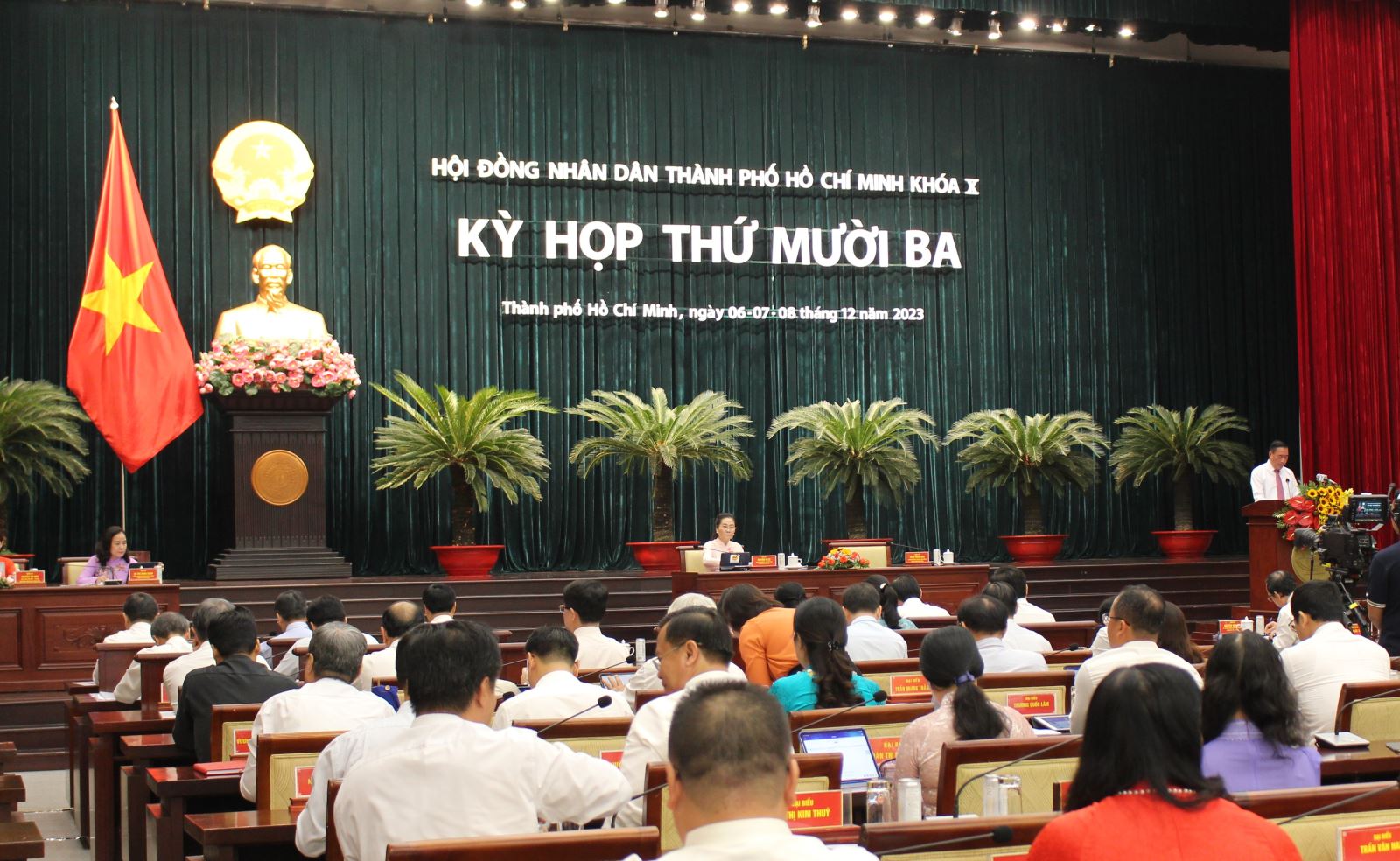 Công bố quyết định phê chuẩn kết quả bầu Phó chủ tịch HĐND và Phó chủ tịch UBND TP. Hồ Chí Minh HĐND TP. Hồ Chí Minh khoá X, nhiệm kỳ 2021-2026 tổ chức kỳ họp thứ 13 (kỳ họp thường lệ cuối năm 2023) vào ngày 6-12-2023.