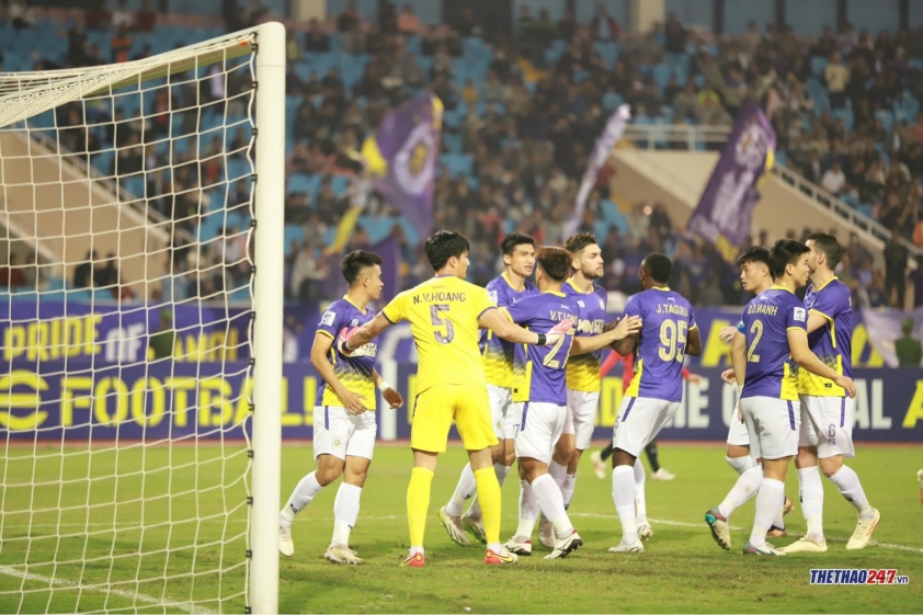 Hà Nội FC tạo cơn địa chấn, biến đội Nhật Bản thành cựu vương châu Á Thủ môn Văn Hoàng có ngày thi đấu chói sáng