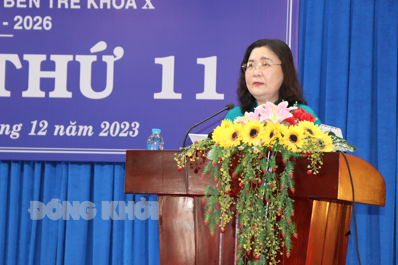 Phó bí thư Thường trực Tỉnh ủy - Chủ tịch HĐND tỉnh Hồ Thị Hoàng Yến phát biểu khai mạc kỳ họp.