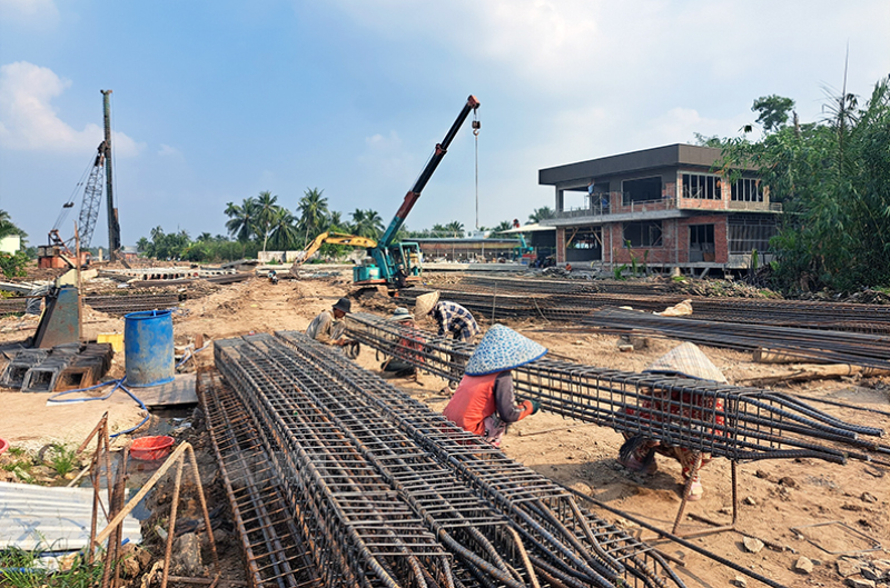 Tập trung thi công đại lộ Đông Tây.