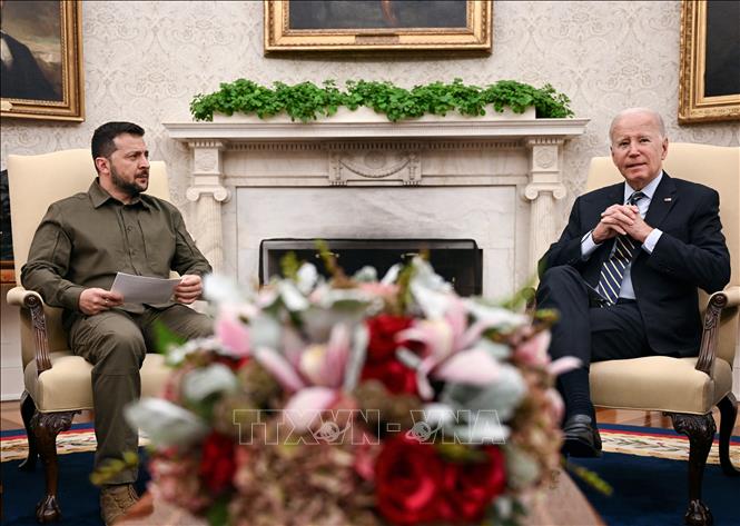 Tổng thống Ukraine Volodymyr Zelensky (trái) trong cuộc gặp Tổng thống Mỹ Joe Biden tại Washington, DC ngày 21-9-2023. Ảnh: AFP/TTXVN