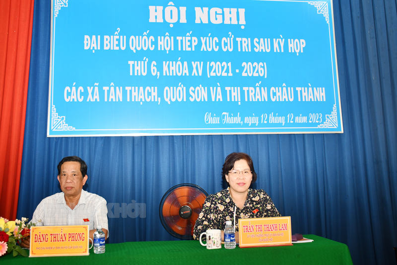 Đại biểu Đặng Thuần Phong - Phó chủ nhiệm Ủy ban Xã hội của Quốc hội và đại biểu Trần Thị Thanh Lam - Ủy viên Thường trực Ủy ban Xã hội của Quốc hội chủ trì buổi tiếp xúc tại huyện Châu Thành. T. Huyền