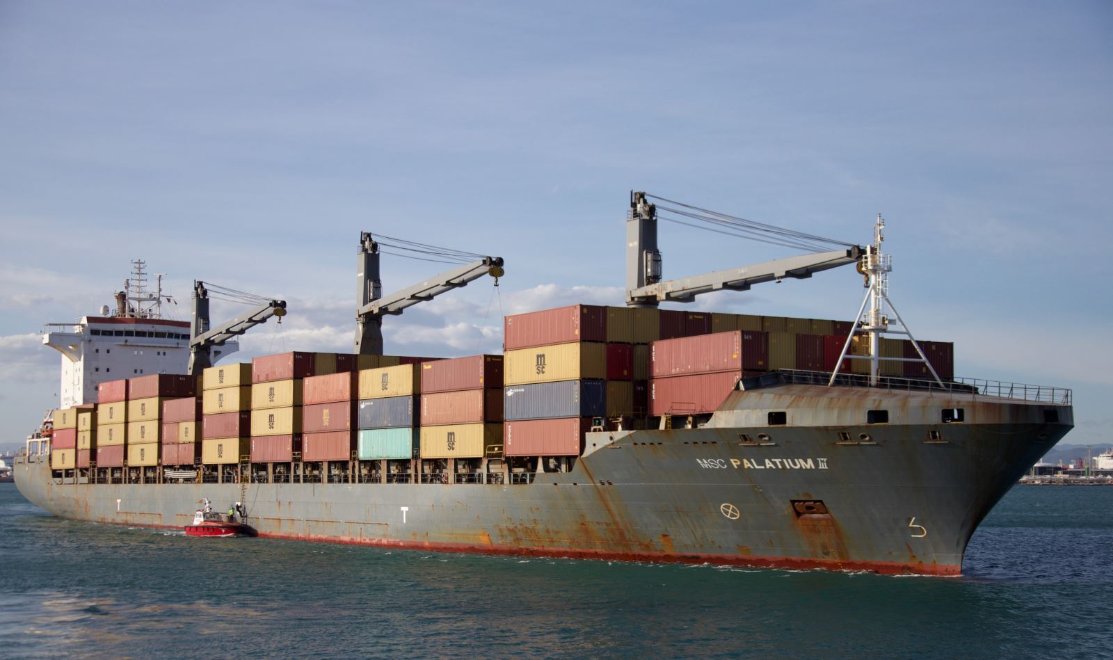 Tàu container MSC PALATIUM III, thuộc sở hữu của Thụy Sĩ và mang cờ Liberia, đã trở thành mục tiêu của một vụ tấn công. Ảnh: fleetmon.com