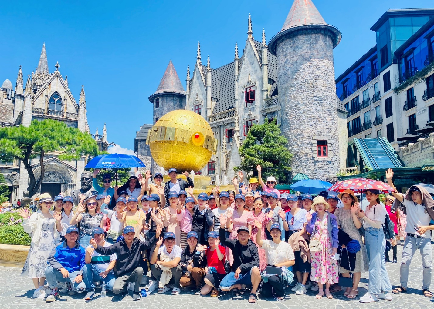 DANAGO - đơn vị tổ chức tour Bà Nà Hill chuyên nghiệp. Ảnh: DANAGO