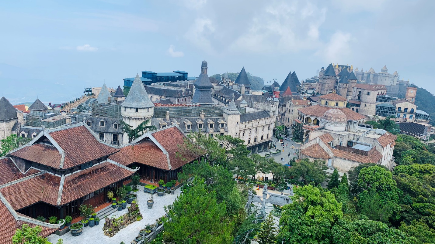 Toàn cảnh Làng Pháp nhìn từ trên cao. Ảnh: DANAGO