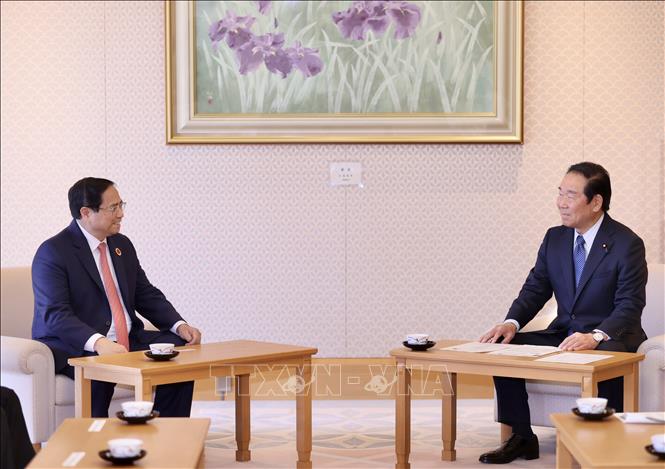 Thủ tướng Phạm Minh Chính gặp Chủ tịch Hạ viện Nhật Bản Nukaga Fukushiro. Ảnh: Dương Giang/TTXVN