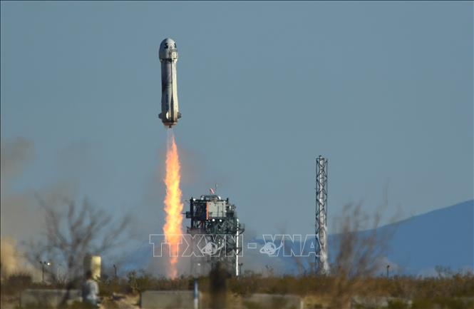 Tên lửa đẩy New Shepard của Blue Origin rời bệ phóng tại bãi phóng Launch Site One, gần thị trấn Van Horn, bang Texas, Mỹ, ngày 31-3-2022. Ảnh tư liệu: AFP/TTXVN