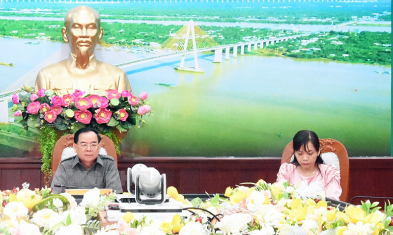 Chủ tịch UBND tỉnh Trần Ngọc Tam tham dự tại điểm cầu tỉnh. Ảnh: C. Trúc