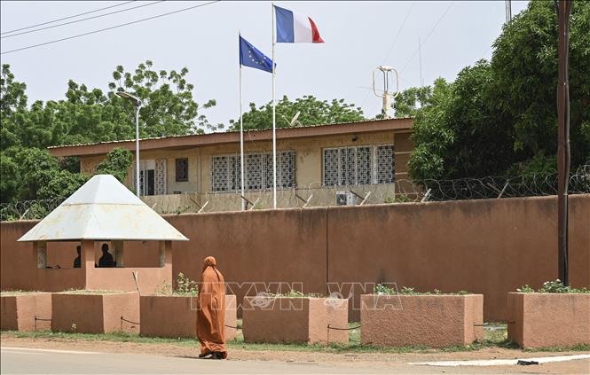 Tòa nhà Đại sứ quán Pháp tại Niamey, Niger, ngày 7-9-2023. Ảnh: AFP/TTXVN