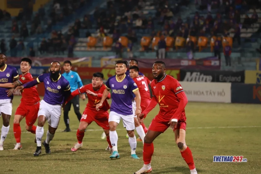 Gopey lập công giúp đội khách Hà Tĩnh dẫn trước Hà Nội FC
