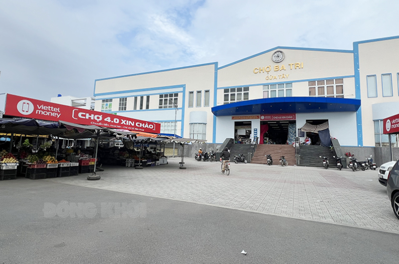 Một góc chợ Ba Tri. Ảnh: PV