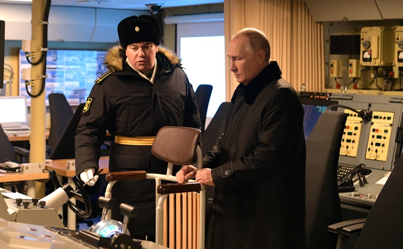Tổng thống Nga Putin trên tàu khu trục Đô đốc Golovko. Nguồn: RIA Novosti