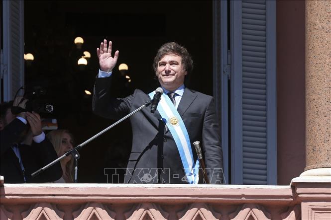 Tân Tổng thống Argentina Javier Milei tuyên thệ nhậm chức tại Buenos Aires ngày 10-12-2023. Ảnh: AFP/TTXVN