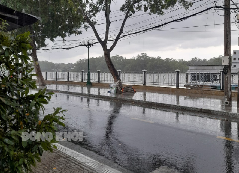 Khí tượng thuỷ văn diễn biến bất thường.