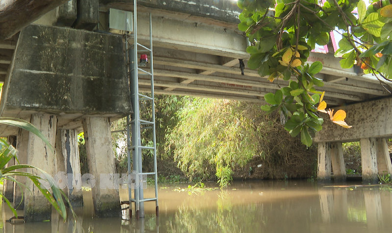 Hệ thống cảnh báo nhiễm mặn thông minh ở xã Phú Lễ, Ba Tri.