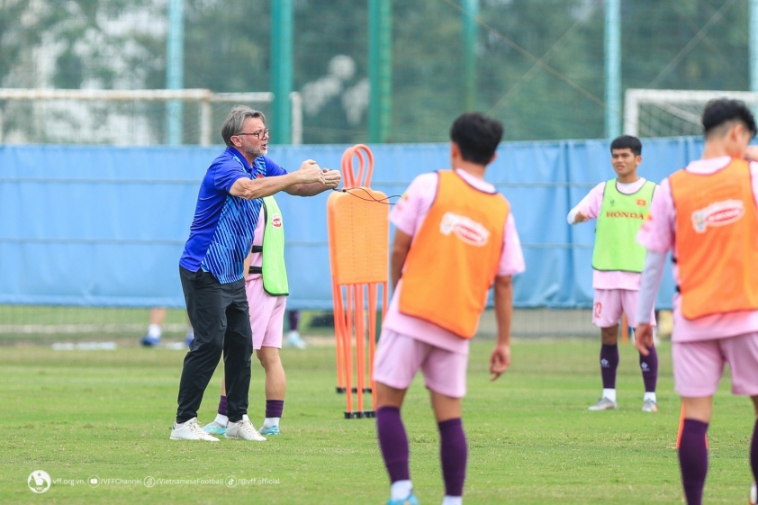 HLV Troussier loại 11 cầu thủ ở U23 Việt Nam
