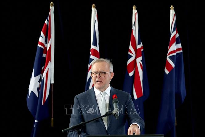 Australia mở cuộc điều tra về các tài liệu thất lạc liên quan Chiến tranh Iraq Thủ tướng Australia Anthony Albanese phát biểu tại cuộc họp báo ở Brisbane ngày 23-4-2023. Ảnh: AFP/TTXVN