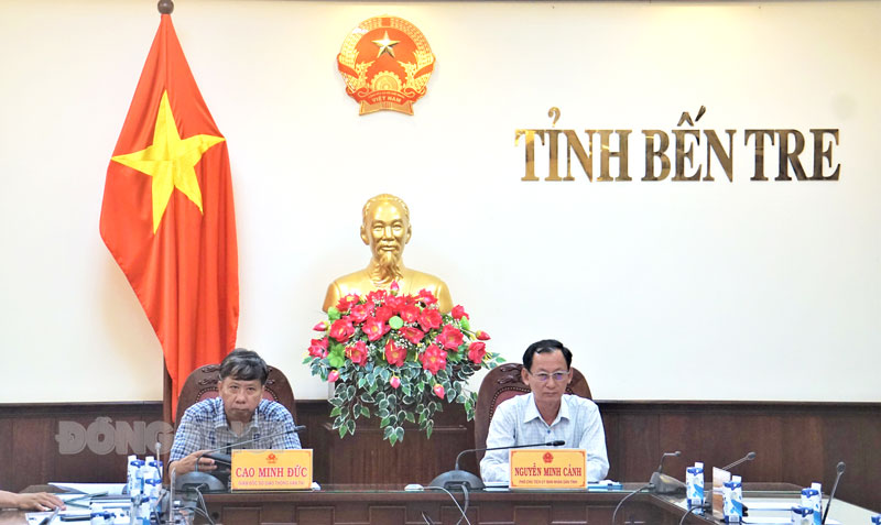 Phó chủ tịch UBND tỉnh Nguyễn Minh Cảnh, Giám đốc Sở Giao thông vận tải Cao Minh Đức chủ trì tại điểm cầu Bến Tre.
