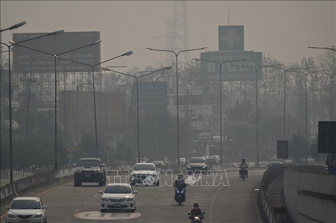 Khói mù dày đặc bao phủ thành phố Chiang Mai, Thái Lan, ngày 11-4-2023. Ảnh: AFP/TTXVN