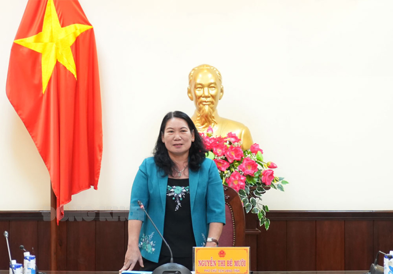 Phó chủ tịch UBND tỉnh Nguyễn Thị Bé Mười tại cuộc họp.