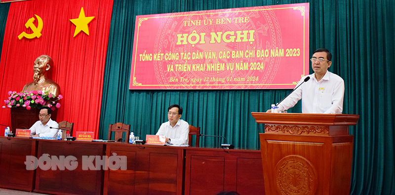 Trưởng ban Dân vận Tỉnh ủy Bùi Văn Bia phát biểu chỉ đạo tại hội nghị.