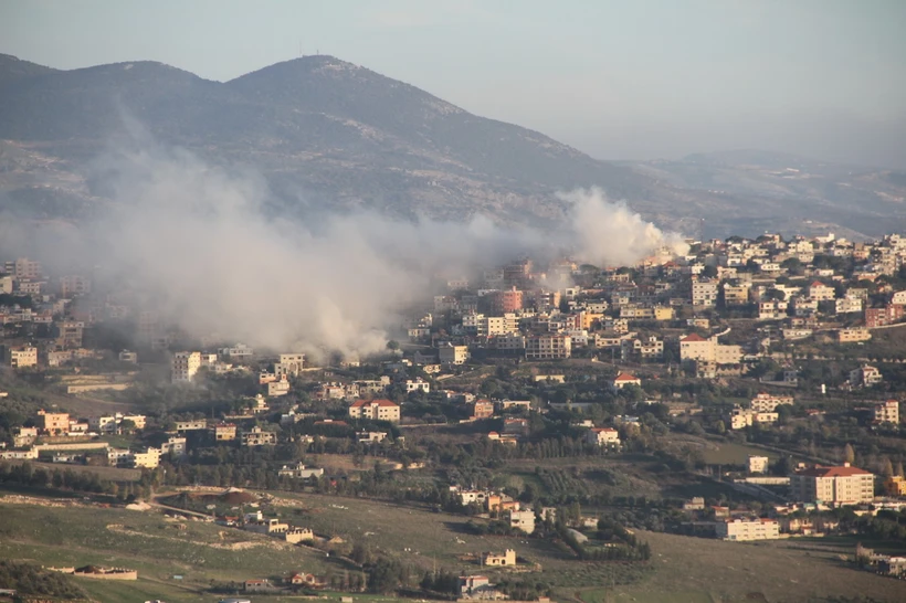 Khói bốc lên sau vụ không kích của Israel xuống thành phố Khiam, Liban ngày 6-1-2024. (Ảnh: THX/TTXVN)