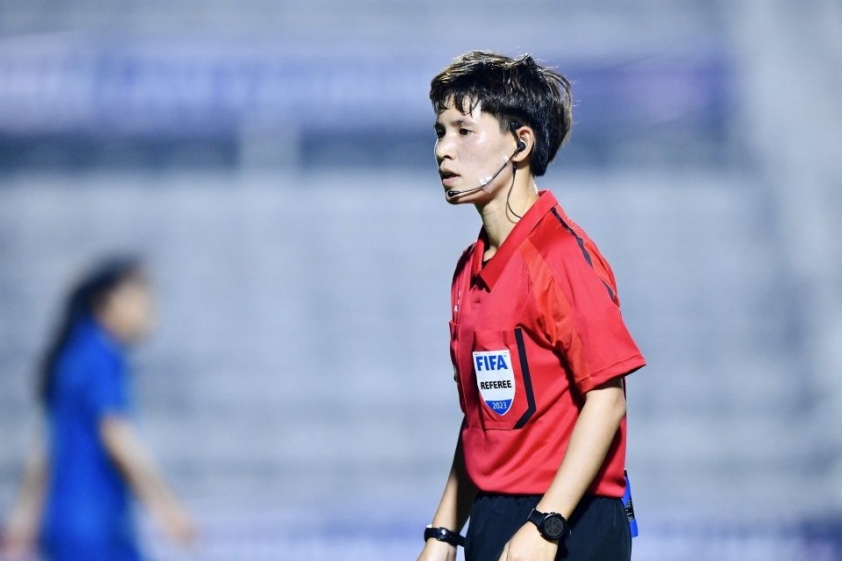 Trọng tài Lê Thị Ly bắt chính trận nữ Triều Tiên vs nữ Nhật Bản (Ảnh: VFF)