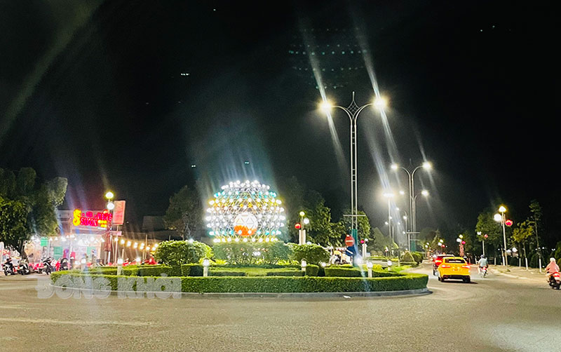 Xây dựng đô thị thông minh gắn với nhiệm vụ chuyển đổi số TP. Bến Tre quan tâm đầu tư thay thế và cải tạo đèn chiếu sáng công cộng bằng đèn led ứng dụng công nghệ IOT.