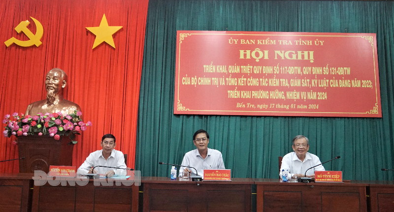 Hội nghị triển khai, quán triệt Quy định số 117-QĐ/TW, Quy định số 131-QĐ/TW của Bộ Chính trị Các đồng chí chủ trì điều hành hội nghị.