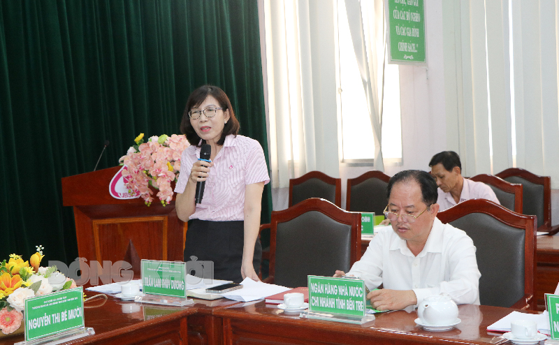 Giám đốc NHCSXH tỉnh Trần Lam Thùy Dương giải đáp, thông tin về ý kiến của các của thành viên