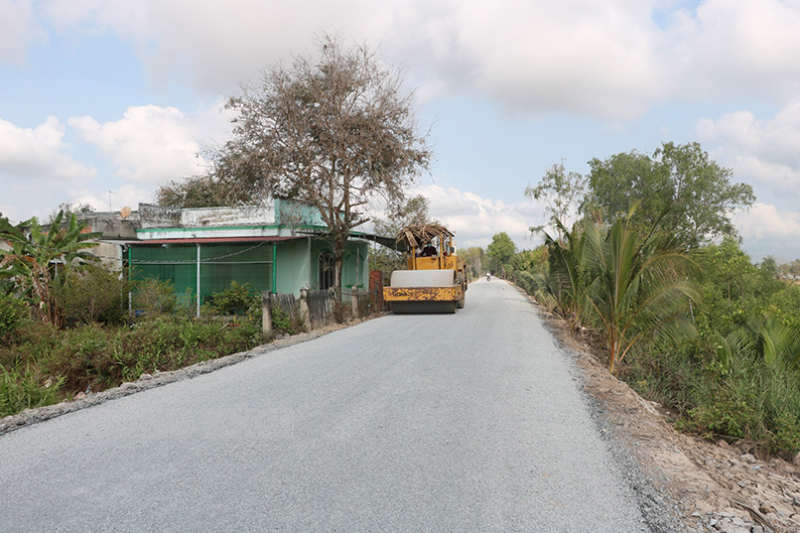 Xây dựng đường giao thông nông thôn tại xã Đại Hòa Lộc, huyện Bình Đại.