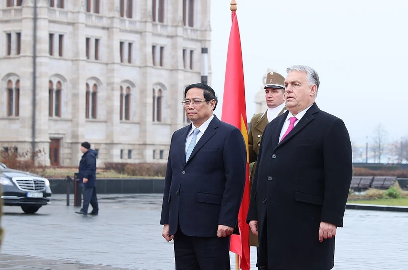 Thủ tướng Hungary Viktor Orbán chủ trì Lễ đón Thủ tướng Phạm Minh Chính. Ảnh: Dương Giang/TTXVN
