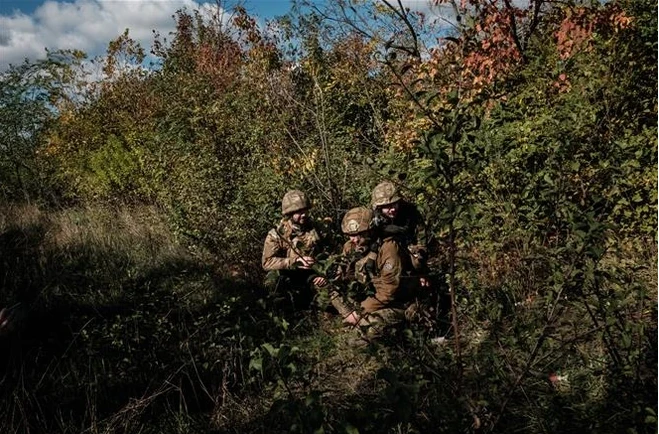 Binh sĩ Ukraine làm nhiệm vụ tại vùng Donetsk, ngày 12-10-2022. Ảnh: AFP/TTXVN