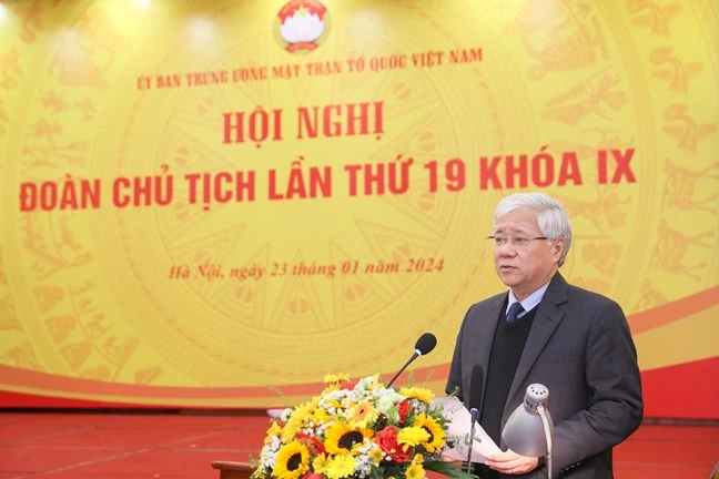 Từ 2024 sẽ triển khai Cuộc vận động "Xóa nhà tạm, nhà dột nát" trên toàn quốc Bí thư Trung ương Đảng, Chủ tịch Ủy ban Trung ương MTTQ Việt Nam Đỗ Văn Chiến phát biểu tại Hội nghị. Ảnh: mattran.org.vn