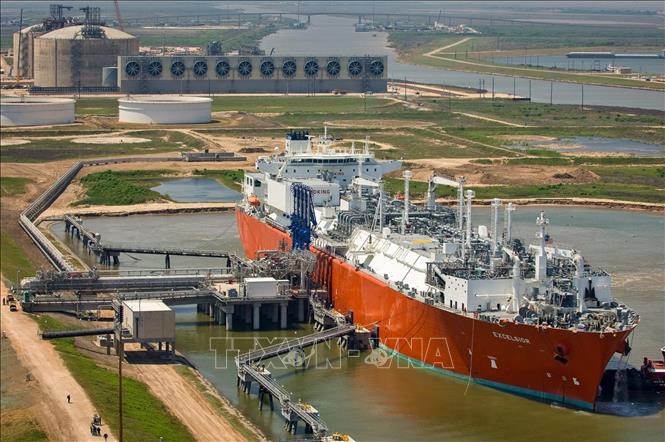 Tàu chở khí hóa lỏng MV Excelsior neo tại cảng Texas, Mỹ. Ảnh: Bloomberg/TTXVN