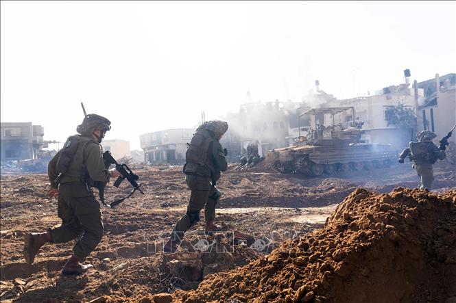 Binh sĩ Israel tiến hành chiến dịch quân sự tại Dải Gaza ngày 23-1-2024. Ảnh: AFP/TTXVN