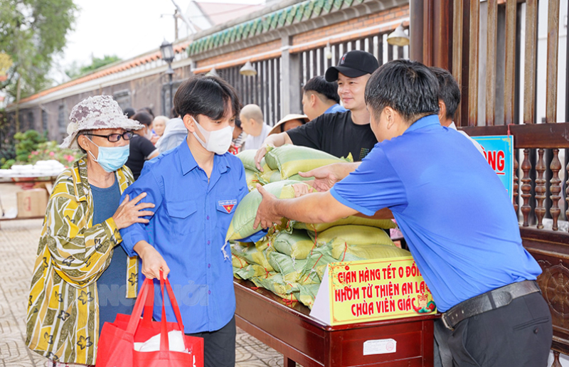 Phiên chợ xuân 0 đồng ở Phường 5, TP. Bến Tre. Ảnh: CTV