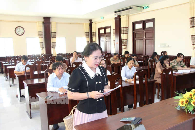 Các đại biểu đóng góp ý kiến tại hội nghị.