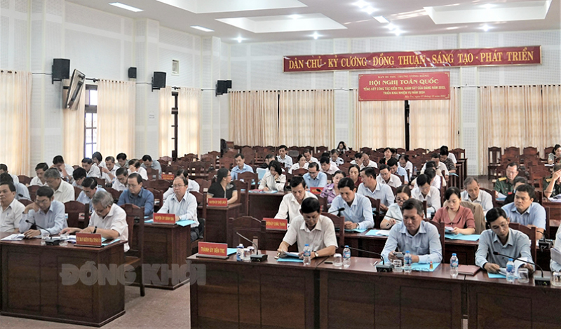 Xây dựng Đảng, hệ thống chính trị trong sạch, vững mạnh Đại biểu tham dự hội nghị trực tuyến toàn quốc tổng kết công tác kiểm tra, giám sát của Đảng năm 2023 tại điểm cầu tỉnh.