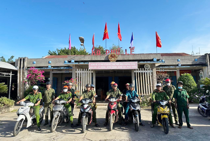 Bố trí công an chính quy tại 100% xã, thị trấn Công an xã Phú Lễ (Ba Tri) ra quân thực hiện cao điểm tấn công tội phạm. Ảnh: Nguyễn Hùng