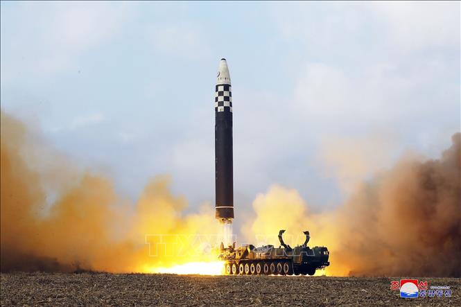 Vụ phóng tên lửa đạn đạo xuyên lục địa (ICBM) "Hwasong Gun 17" của Triều Tiên ngày 18-11-2022. Ảnh tư liệu: AFP/TTXVN