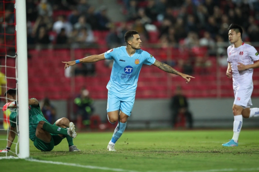 Hendrio nâng tỉ số lên 2-0 cho Nam Định