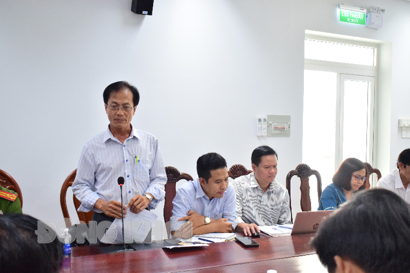 Lãnh đạo tỉnh làm việc với UBND huyện Mỏ Cày Nam về tiến độ xây dựng huyện nông thôn mới Đại biểu ngành huyện báo cáo tiến độ xây dựng huyện nông thôn mới tại buổi làm việc.