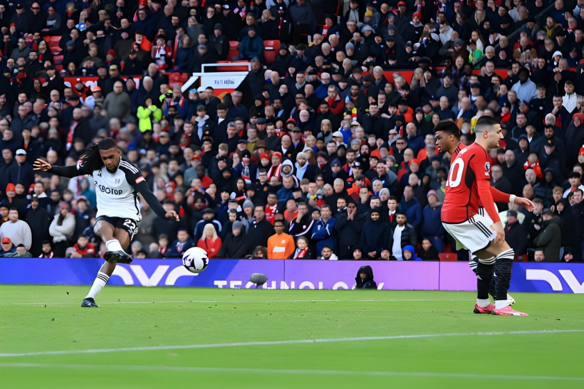 [Cựu sao Arsenal gieo sầu, MU thất thủ trước Fulham ngay tại Old Trafford 411010] Cựu sao Arsenal Alex Iwobi gieo sầu cho Man United.