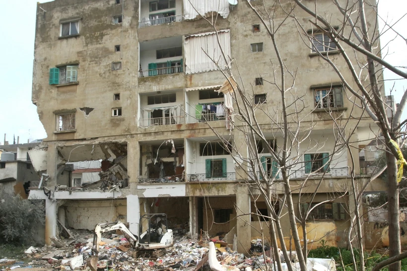 Một tòa nhà bị phá hủy sau cuộc không kích của Israel xuống thành phố Nabatieh, Liban ngày 15-2-2024. (Ảnh: AFP/TTXVN)
