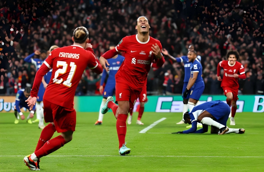 Virgil van Dijk ghi bàn thắng quyết định trong trận chung kết đưa Liverpool lên ngôi vô địch. Ảnh: Getty.